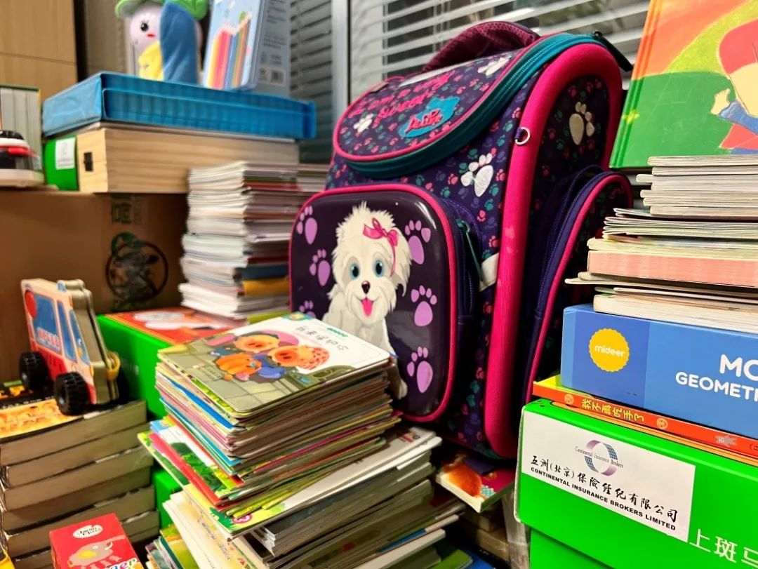 知识启示梦想，爱心点燃希望